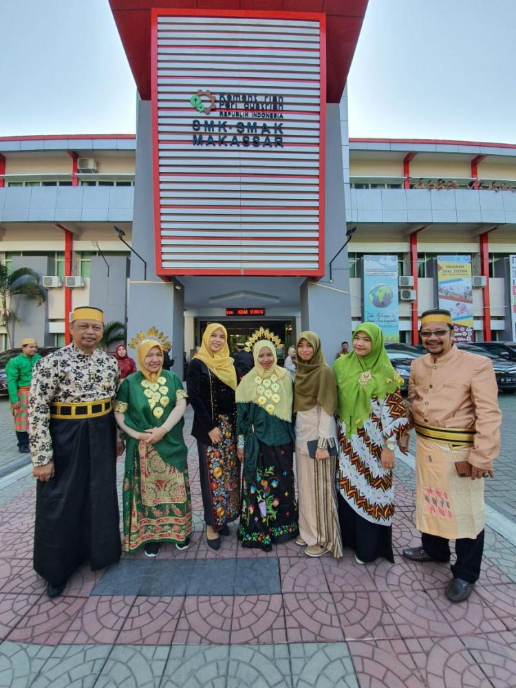 {SMK SMAK Makassar} Himbauan penggunaan pakaian adat bulan pertama satker Kementerian Perindustrian